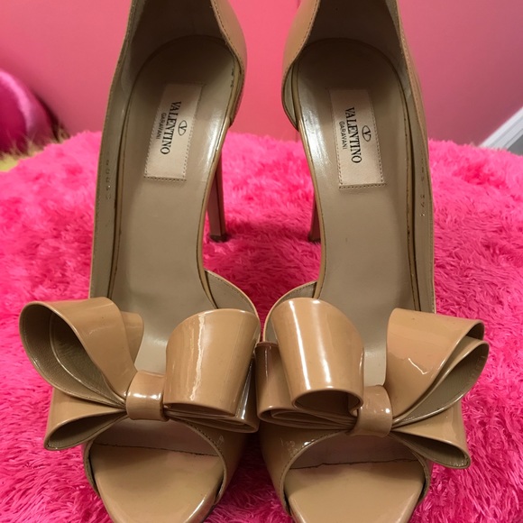 Valentino Sexy Beige Bow Heels - Picture 1 of 5